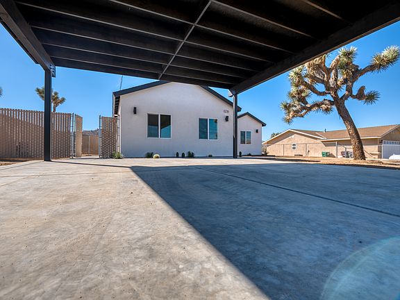 4th image of 58122 Caliente St #2