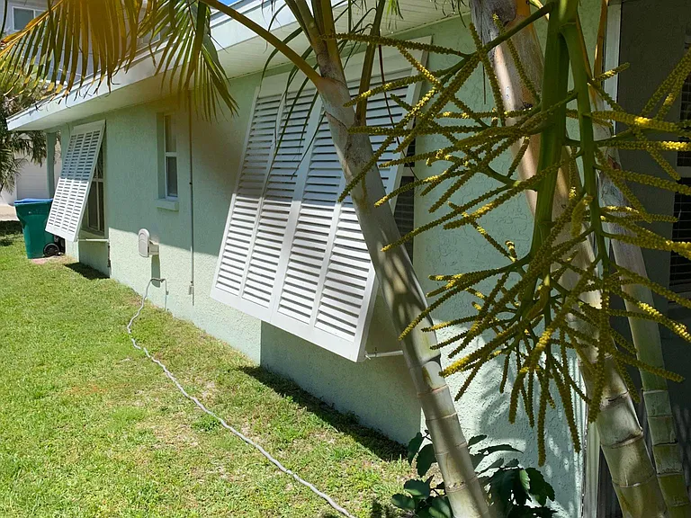 2710 Avenue C — Photo 4