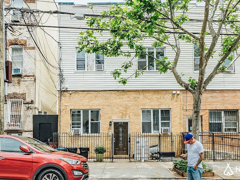 613 Onderdonk Ave #1R — Photo 9