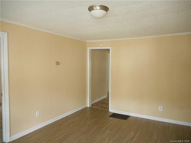 2nd image of 2527 Hemphill St
