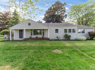 71 Woodlee Rd, Williamsville, NY 14221