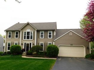 1125 Spring Hill Dr, Algonquin, IL 60102