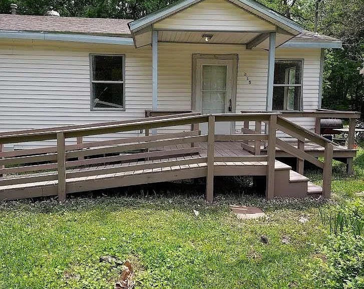 215 Blackshear St — Photo 13