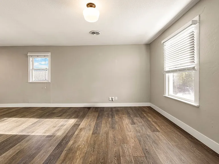 5532 N Haight Ave — Photo 7
