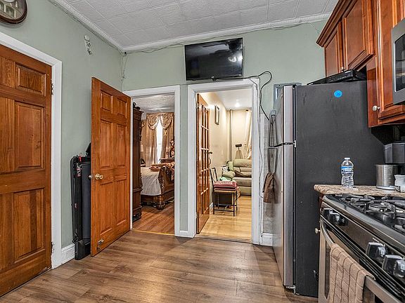 3rd image of 2539 Church Ave