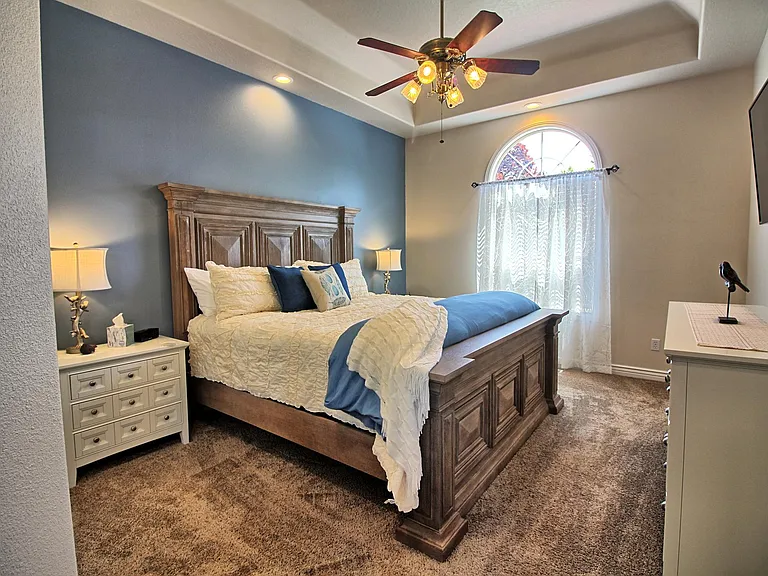 528 E Knoll Dr — Photo 3