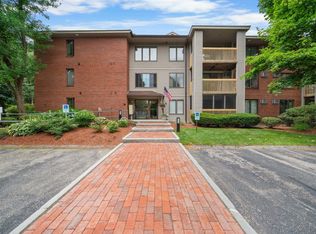 300 Candlewood Park UNIT 27, Nashua, NH 03062