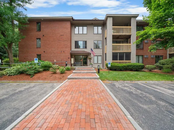 300 Candlewood Park #27, Nashua, NH 03062