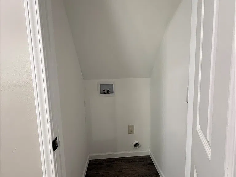 8261 Oswego Rd — Photo 7