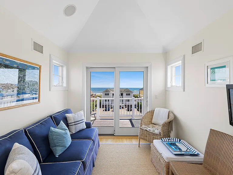 708 Dune Rd — Photo 18