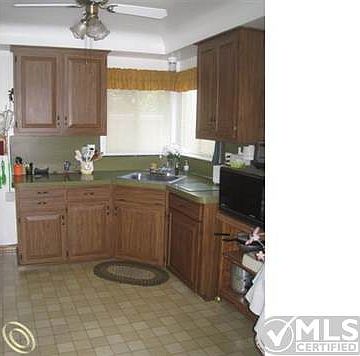 Kitchen 1.JPG
