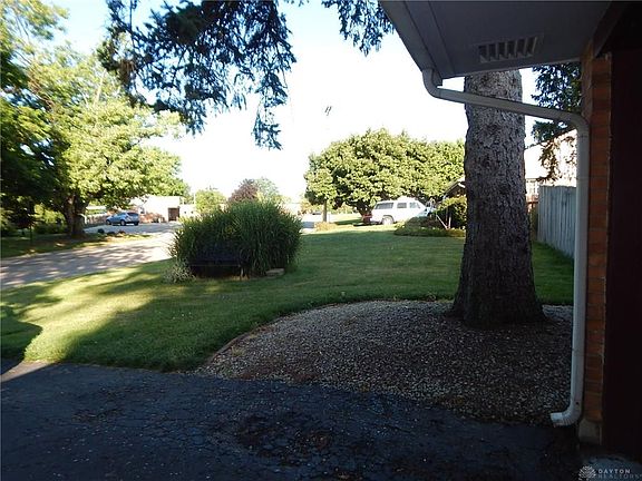 3rd image of 35 E Elmwood Dr