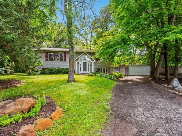 5200 Greenwood Cir, Greenwood, MN 55331