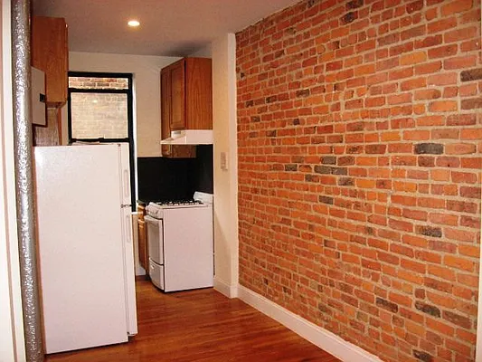 Rented by PMG Real Estate  | media 33