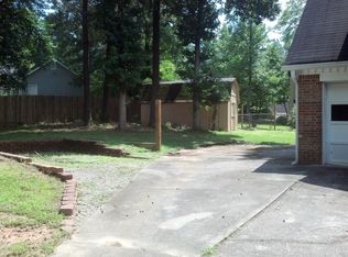 925 W Mill Trce NW, Kennesaw, GA 30152