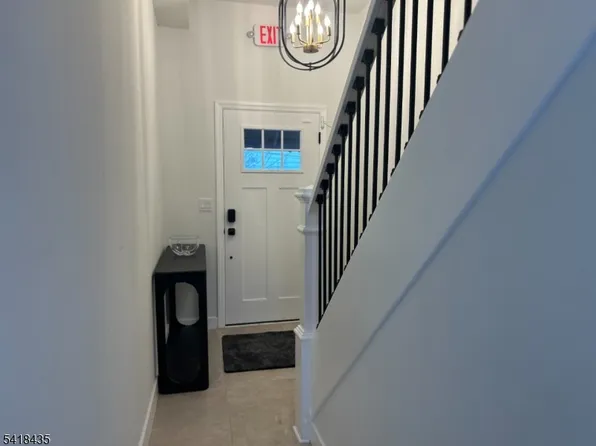 437 Bramhall Ave #1B, Jersey City, NJ 07304
