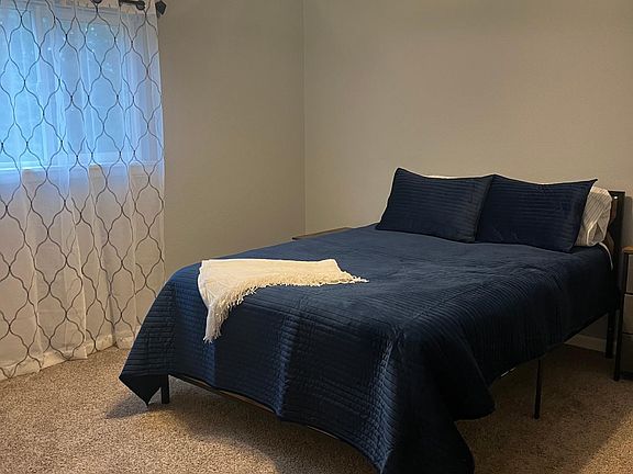 3rd image of 2811 Pembroke Ln #11
