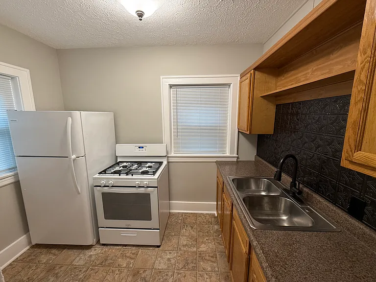 2235 S Shelby St — Photo 28