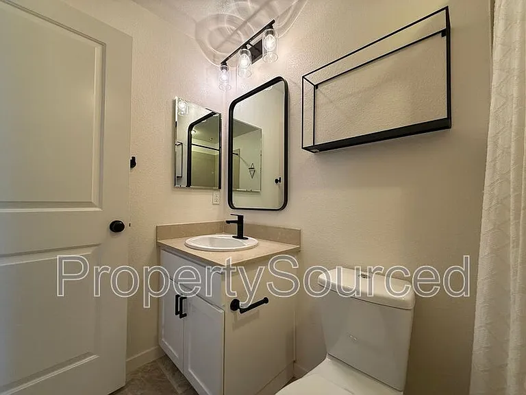 170 N North St #104 — Photo 29