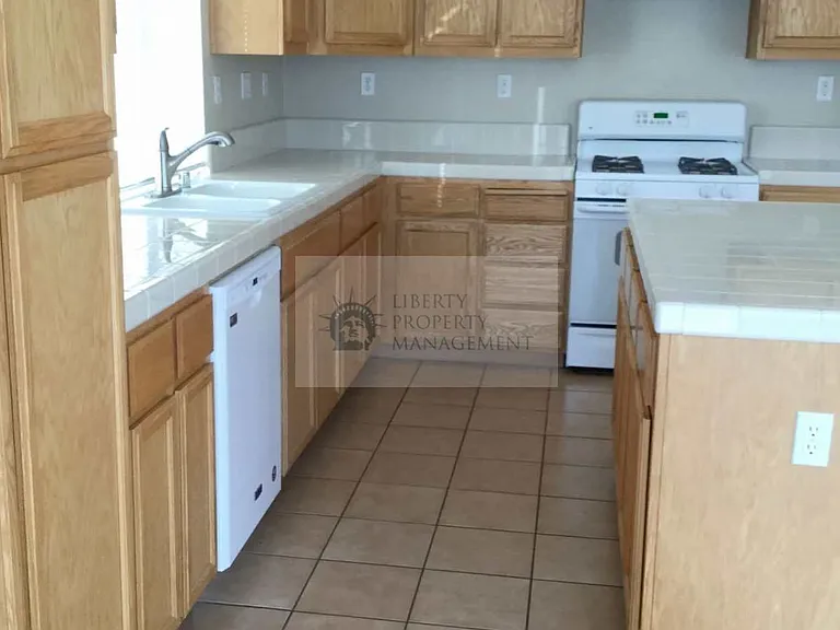 2045 Lombardy Ct — Photo 5