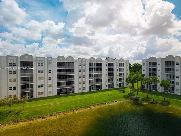 5th image of 10750 NW 66th St APT 102