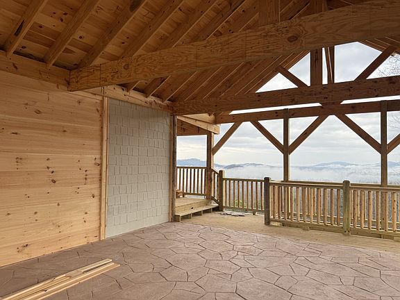 4th image of 1310 Amazing Grace Way