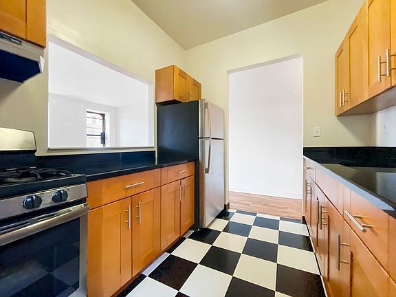 5th image of 388 Manhattan Ave APT 5A