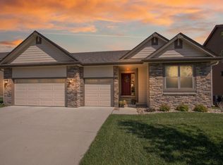 16821 Airline Dr, Clive, IA 50325