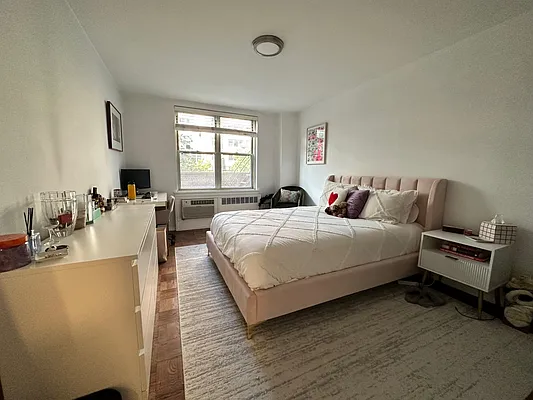 Rented by SERHANT. | media 4