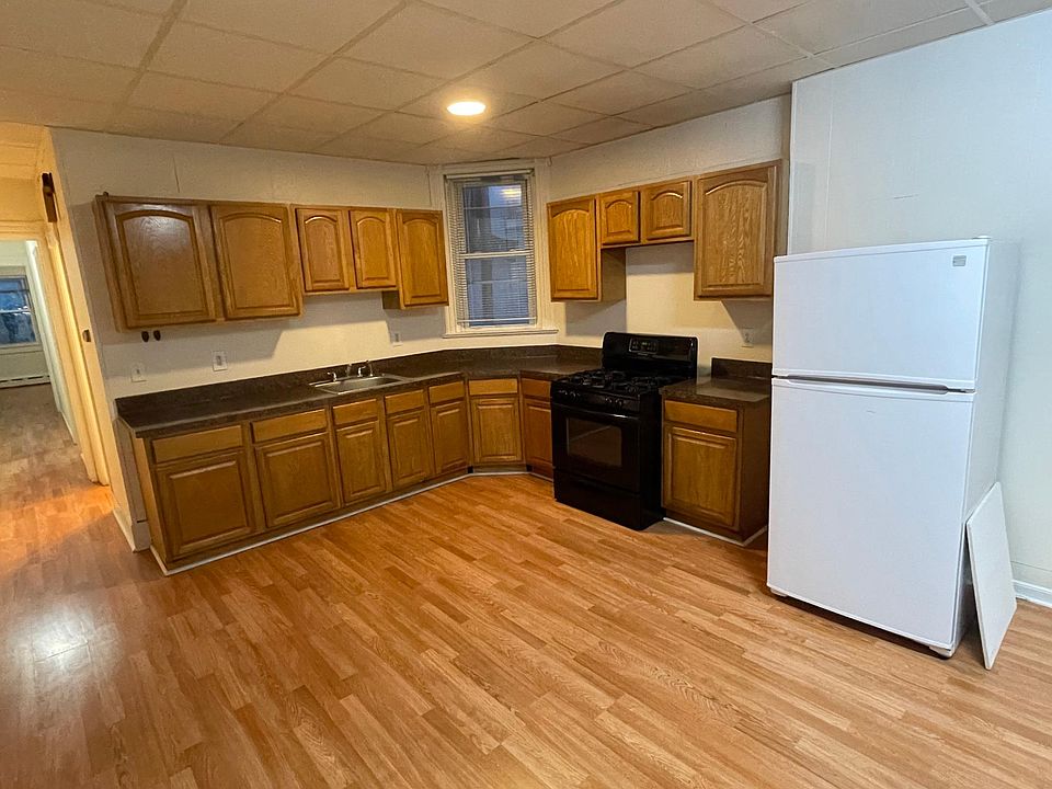 2nd image of 46 Division St Floor 1