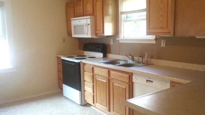 2nd image of 511 Walton St