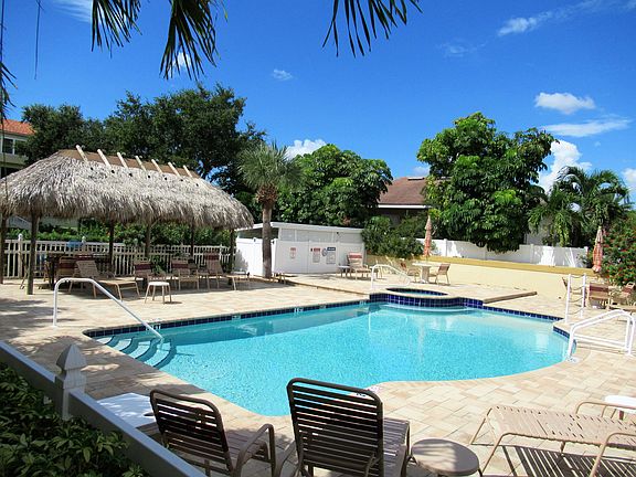 3rd image of 1045 Pinellas Bayway S