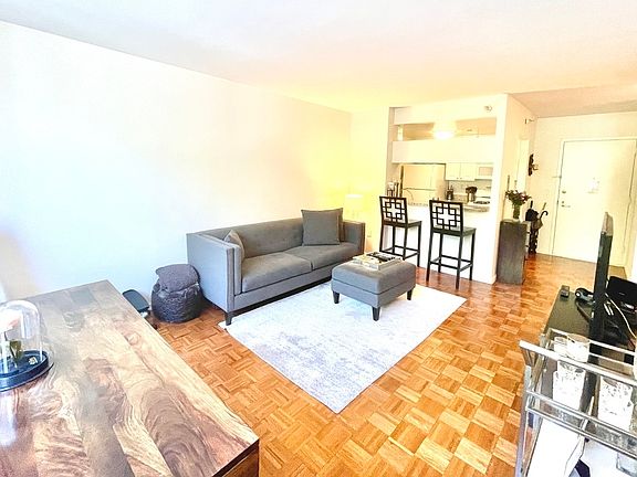 3rd image of 350 W 43rd St APT 2F