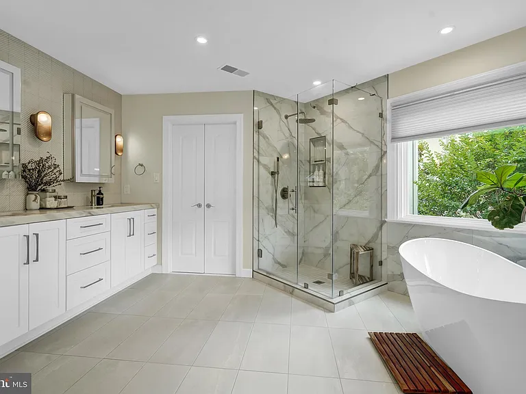 6719 Tennyson Dr — Photo 17