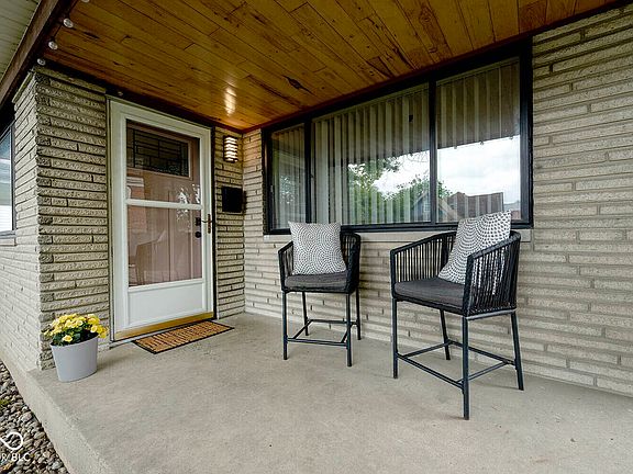 4th image of 828 Cottage Ave