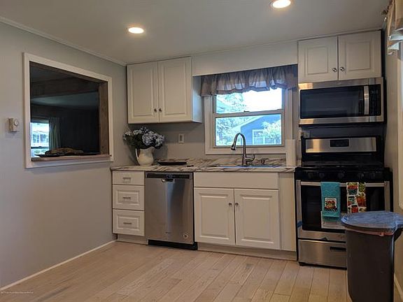 5th image of 749 Acorn Dr