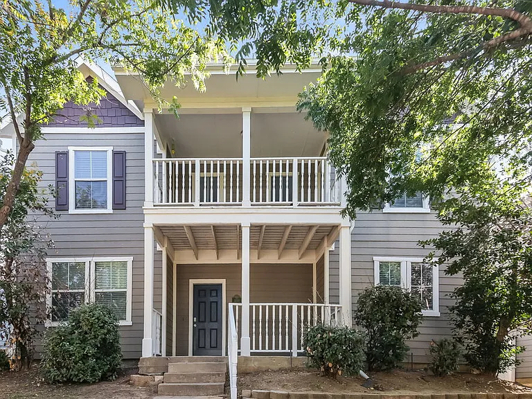 1820 Plymouth Dr — Photo 1