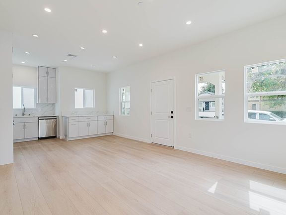 5th image of 1167 Raymond Ave
