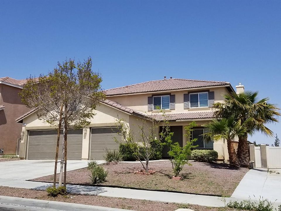 1st image of 14290 Desert Rose St