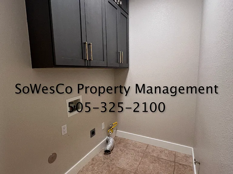 1936 Hollyhock Cir — Photo 17