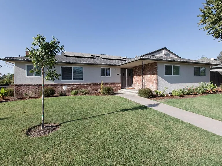 1022 E Menlo Ave — Photo 1