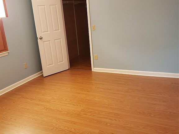 5th image of 364 Forest Park Dr