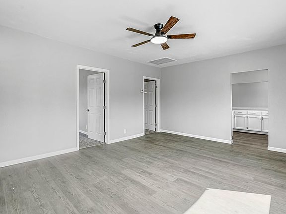 5th image of 914 Clinton St