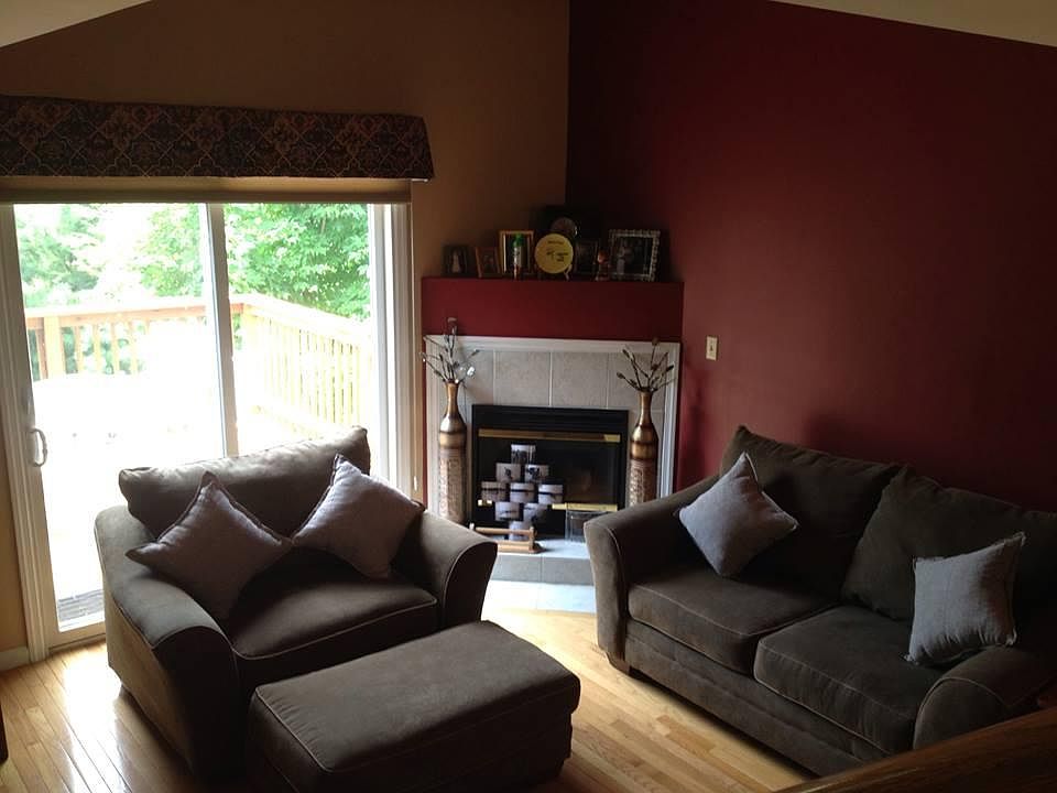 living room/gas fireplace