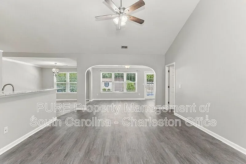 4 bed, 2.0 bath, 2000 sqft, $3,099 — Photo 3