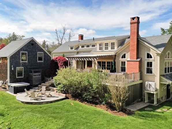 24 Pine Island Rd, Mattapoisett, MA 02739