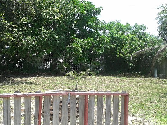 4th image of 1113 NE Pine Island Ln