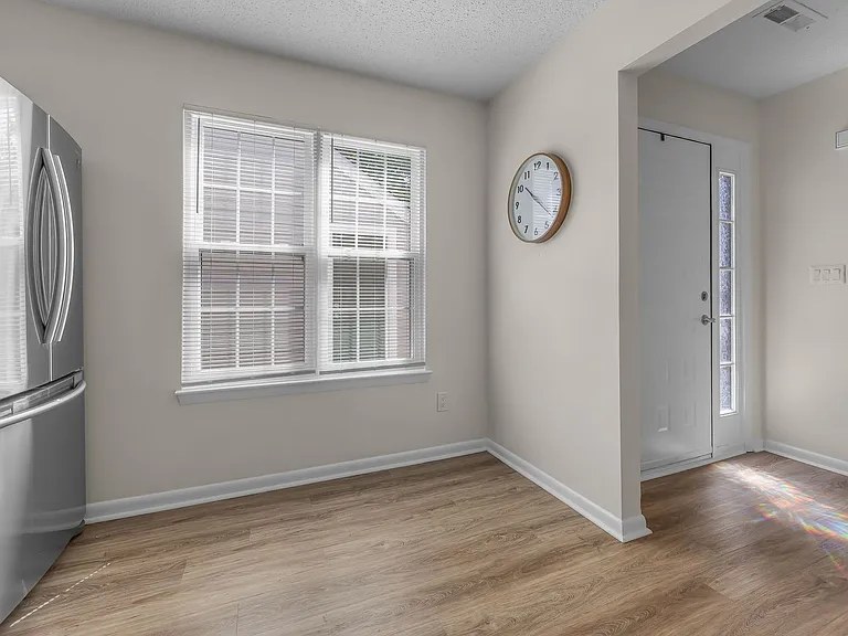 5036 Glenwood Way — Photo 11
