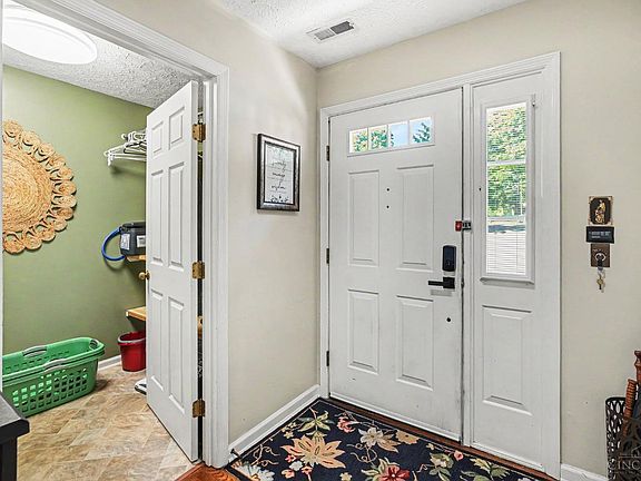3rd image of 1326 Pennsbury Drive