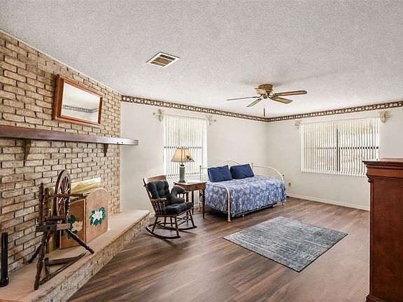 5th image of 6476 Eve St